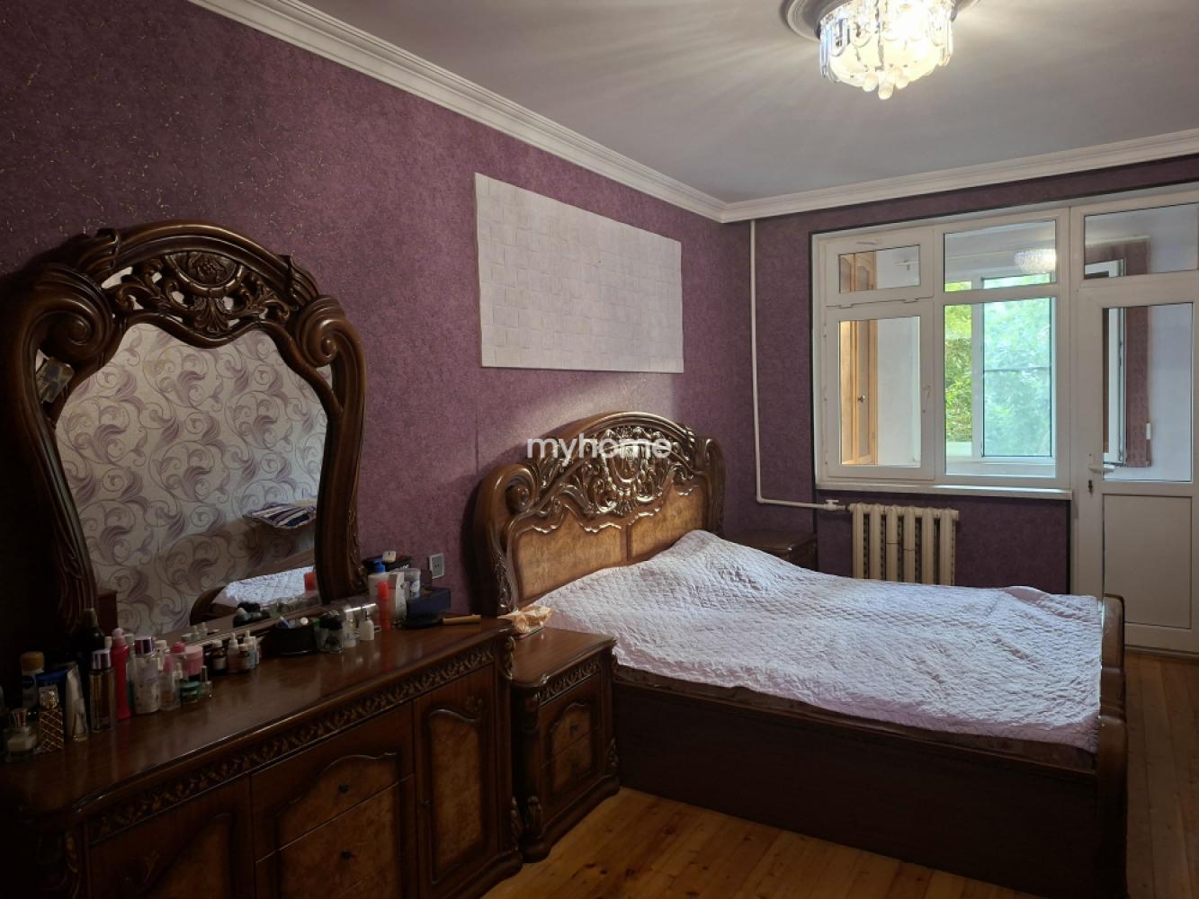 Qaraçuxur qəsəbəsində 130m² mənzil satılır Qaraçuxur qəsəbəsində 130m² mənzil satılır