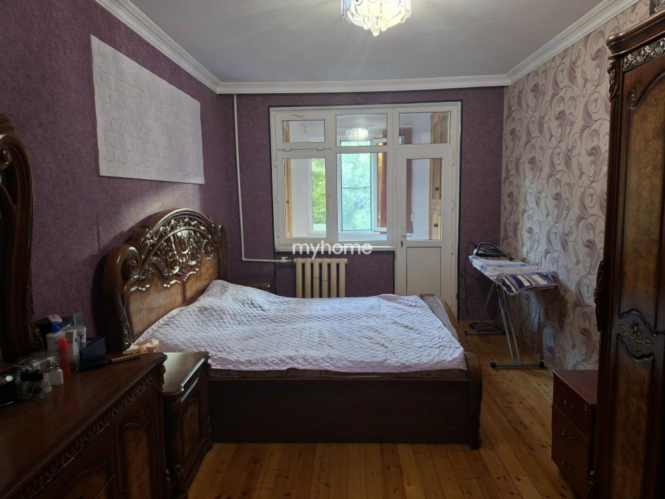 Qaraçuxur qəsəbəsində 130m² mənzil satılır Qaraçuxur qəsəbəsində 130m² mənzil satılır