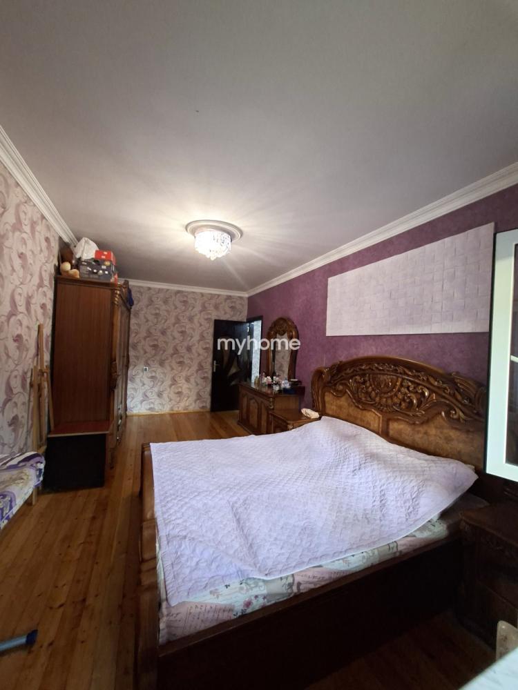 Qaraçuxur qəsəbəsində 130m² mənzil satılır Qaraçuxur qəsəbəsində 130m² mənzil satılır