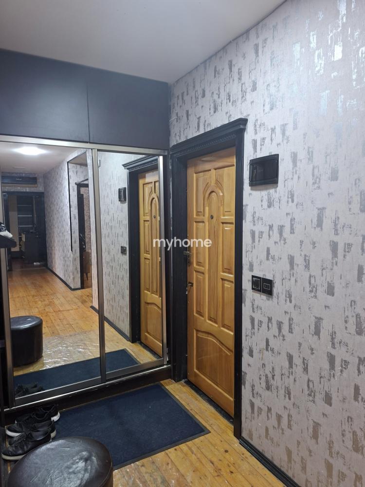 Qaraçuxur qəsəbəsində 130m² mənzil satılır Qaraçuxur qəsəbəsində 130m² mənzil satılır