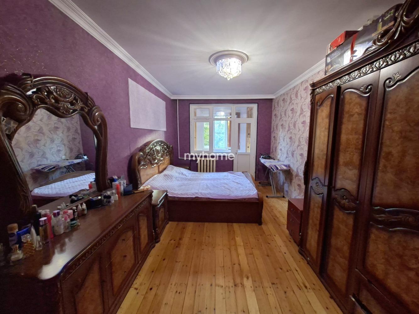 Qaraçuxur qəsəbəsində 130m² mənzil satılır Qaraçuxur qəsəbəsində 130m² mənzil satılır