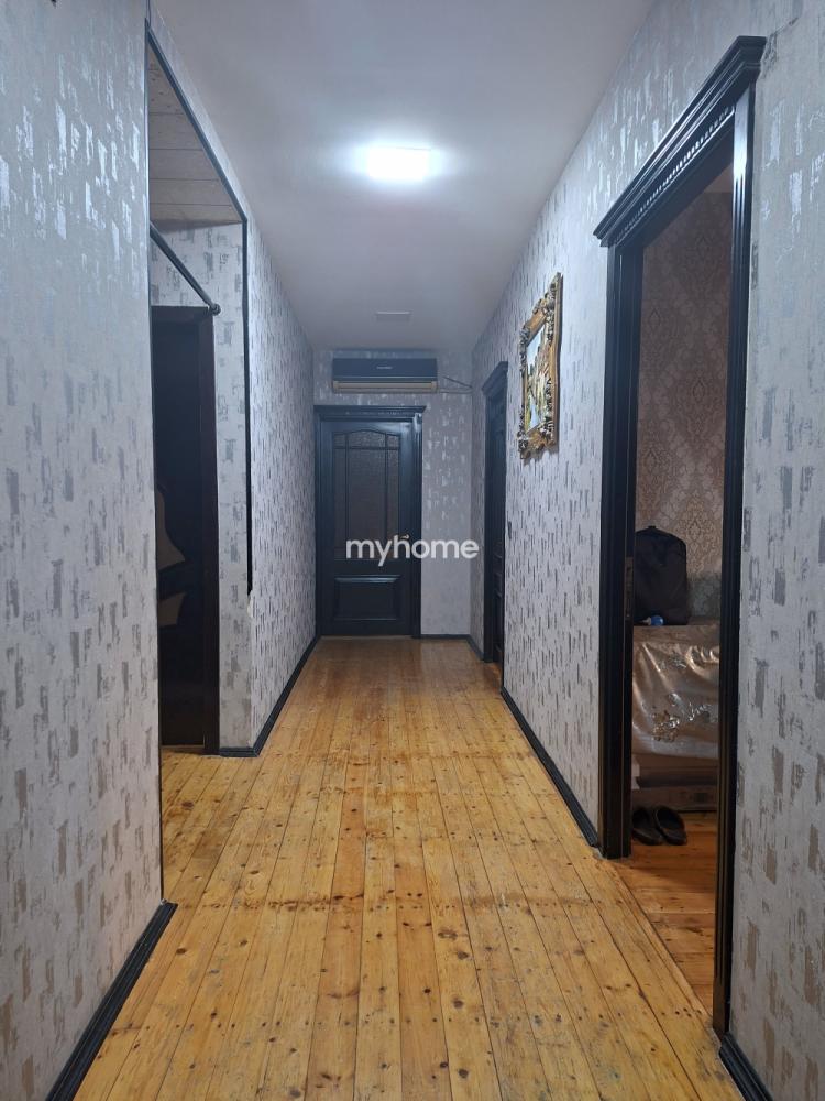 Qaraçuxur qəsəbəsində 130m² mənzil satılır Qaraçuxur qəsəbəsində 130m² mənzil satılır