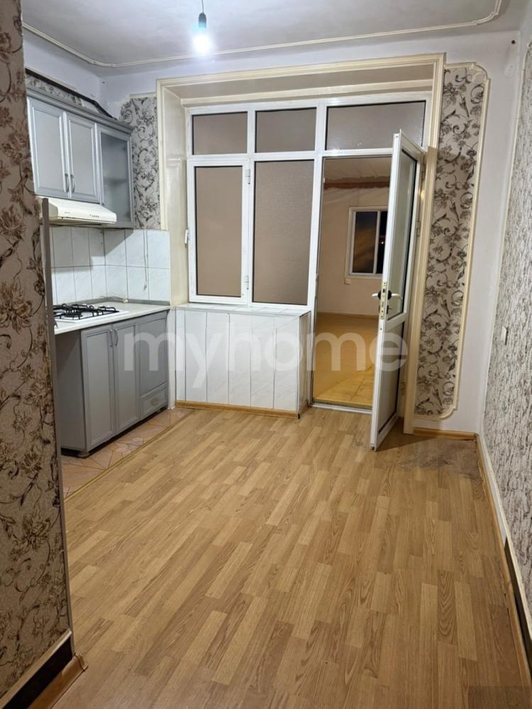 Gəncə şəhəri 70m² mənzil satılır