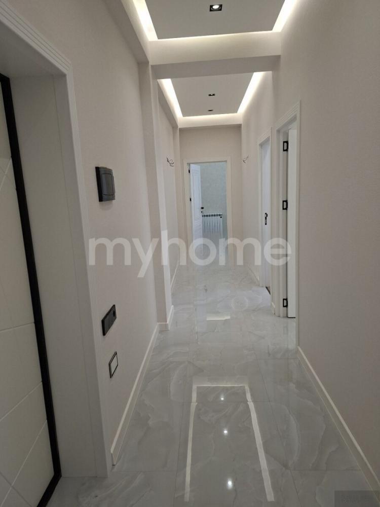 Şəki şəhəri 92m² mənzil satılır