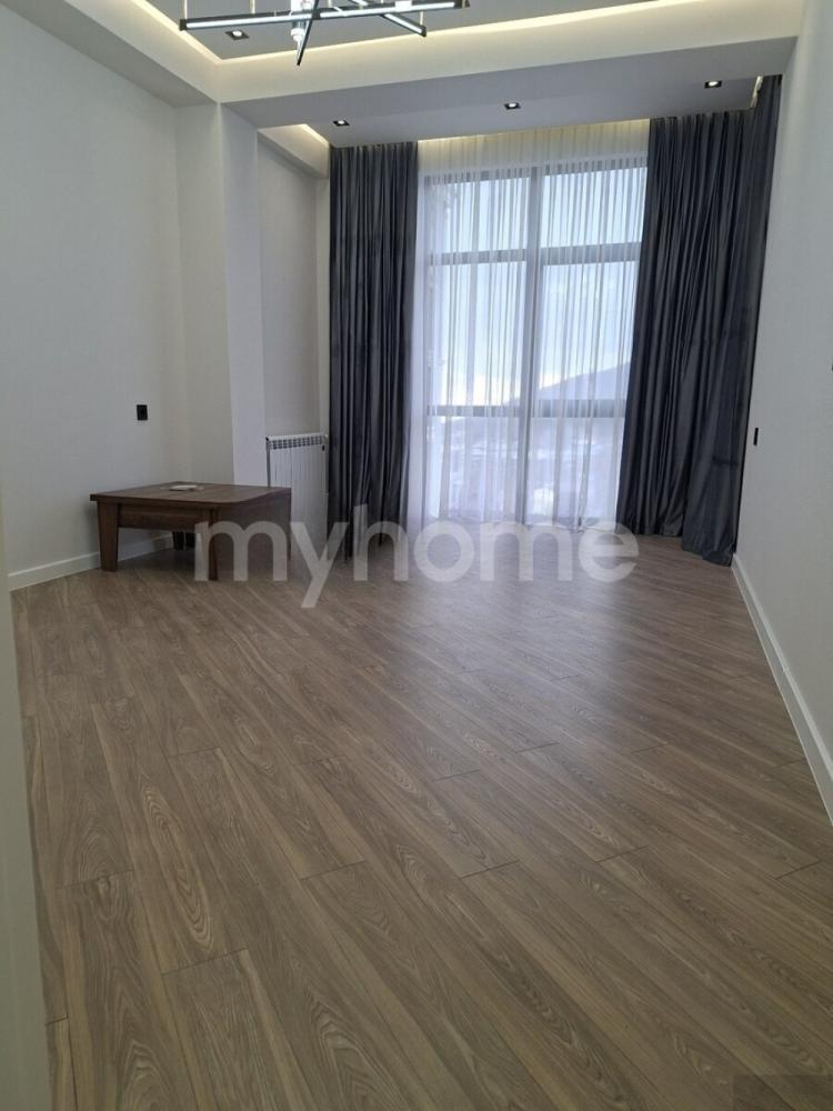 Şəki şəhəri 92m² mənzil satılır