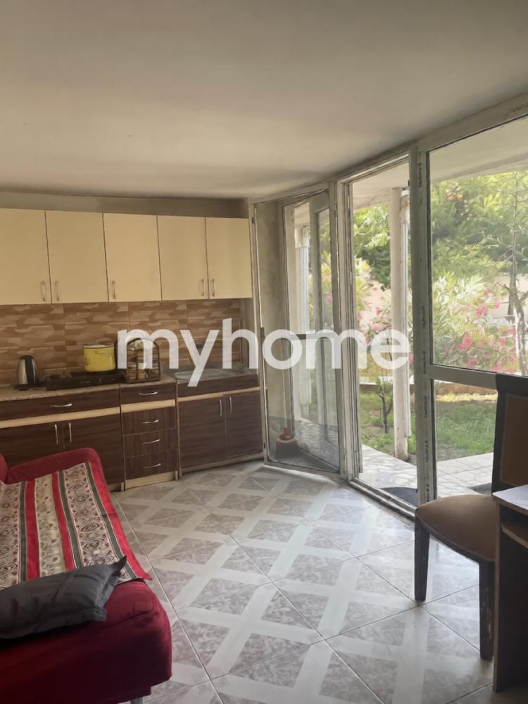 Keşlə qəsəbəsi 450m² həyət evi satılır