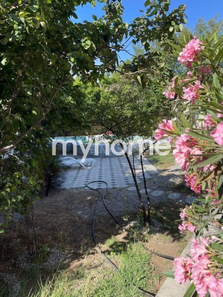 Keşlə qəsəbəsində 450m² həyət evi satılır Keşlə qəsəbəsində 450m² həyət evi satılır