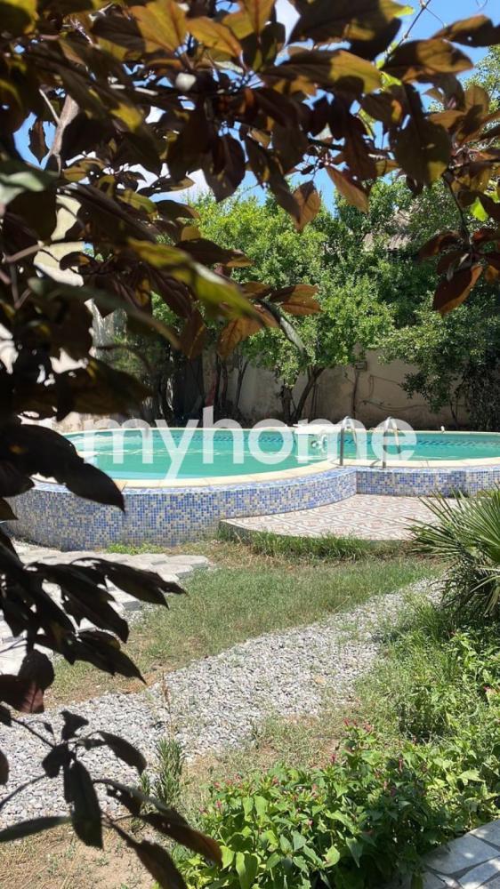 Keşlə qəsəbəsində 450m² həyət evi satılır Keşlə qəsəbəsində 450m² həyət evi satılır