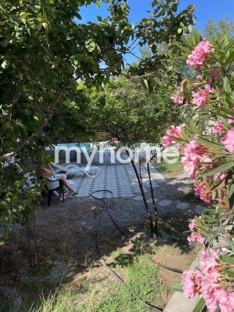 Keşlə qəsəbəsində 450m² həyət evi satılır Keşlə qəsəbəsində 450m² həyət evi satılır