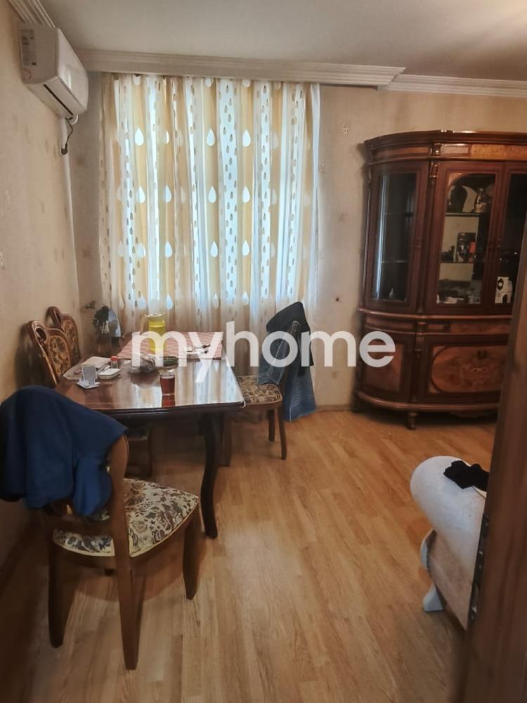 Bakıxanov qəsəbəsi 45m² mənzil satılır