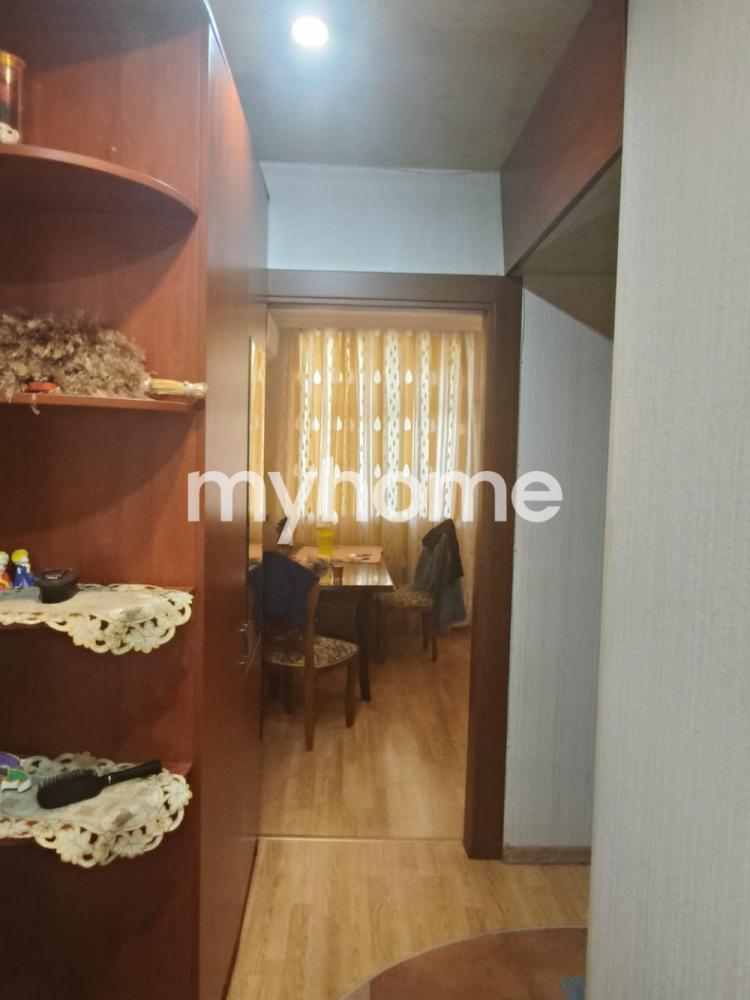 Bakıxanov qəsəbəsi 45m² mənzil satılır
