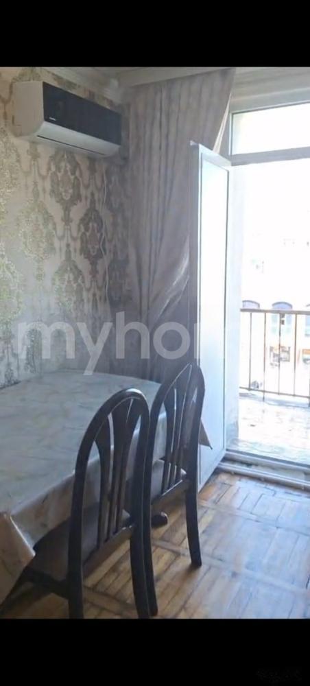 Gəncə şəhəri 42m² mənzil kirayə verilir