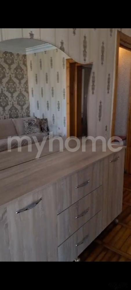 Gəncə şəhəri 42m² mənzil kirayə verilir
