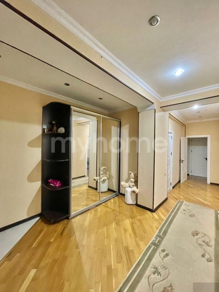 Bakı şəhəri 90m² mənzil satılır