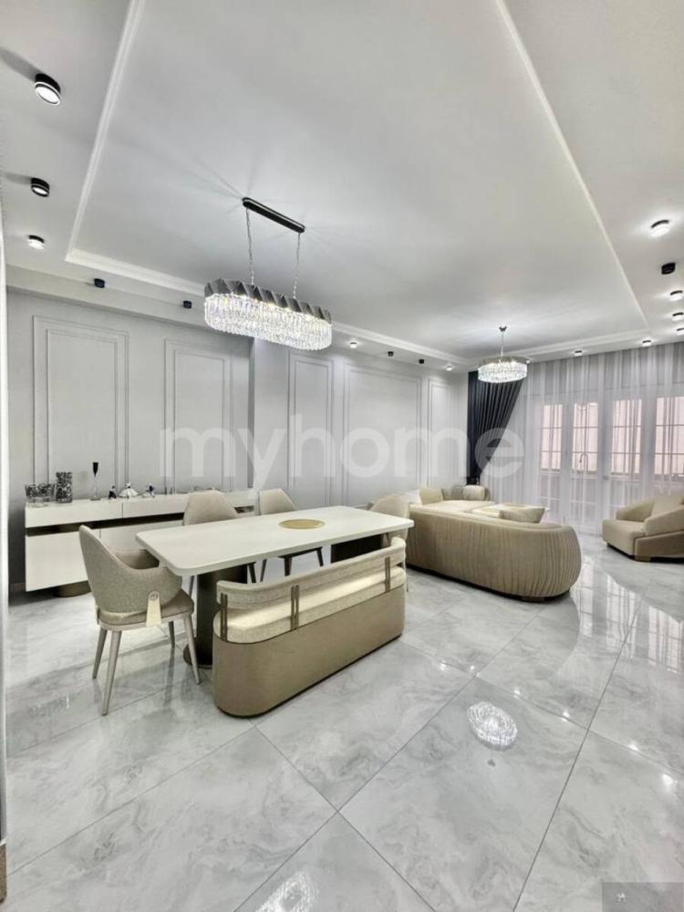 Binəqədi qəsəbəsi 90m² mənzil satılır