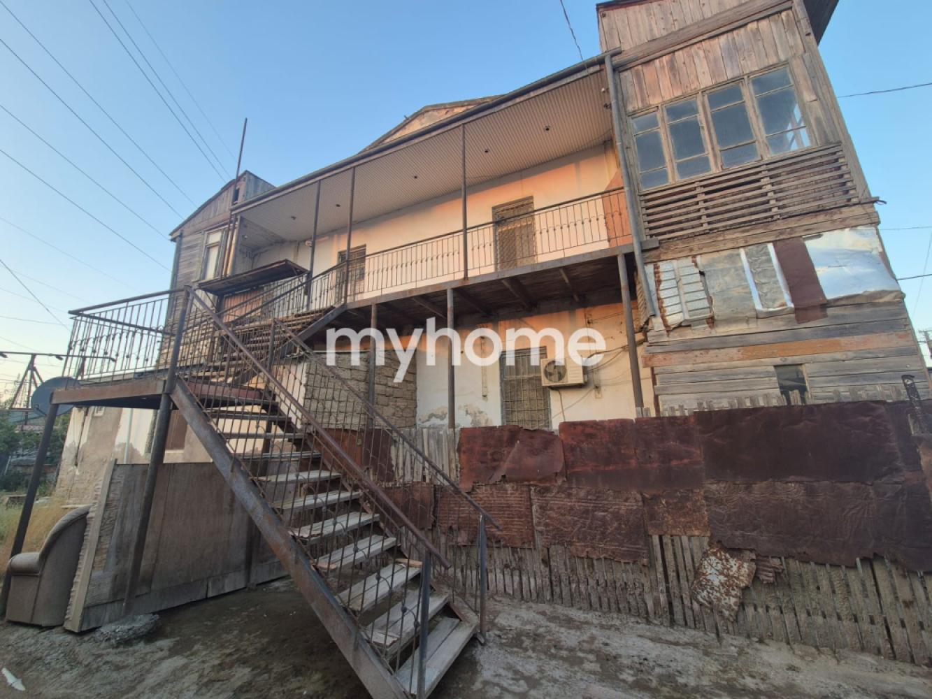 Əmircan qəsəbəsində 88m² mənzil satılır Əmircan qəsəbəsində 88m² mənzil satılır