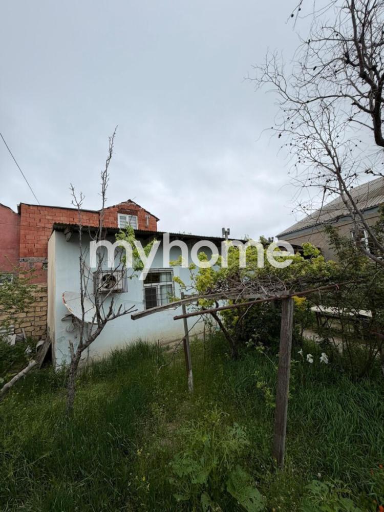 Binəqədi qəsəbəsi 50m² həyət evi satılır