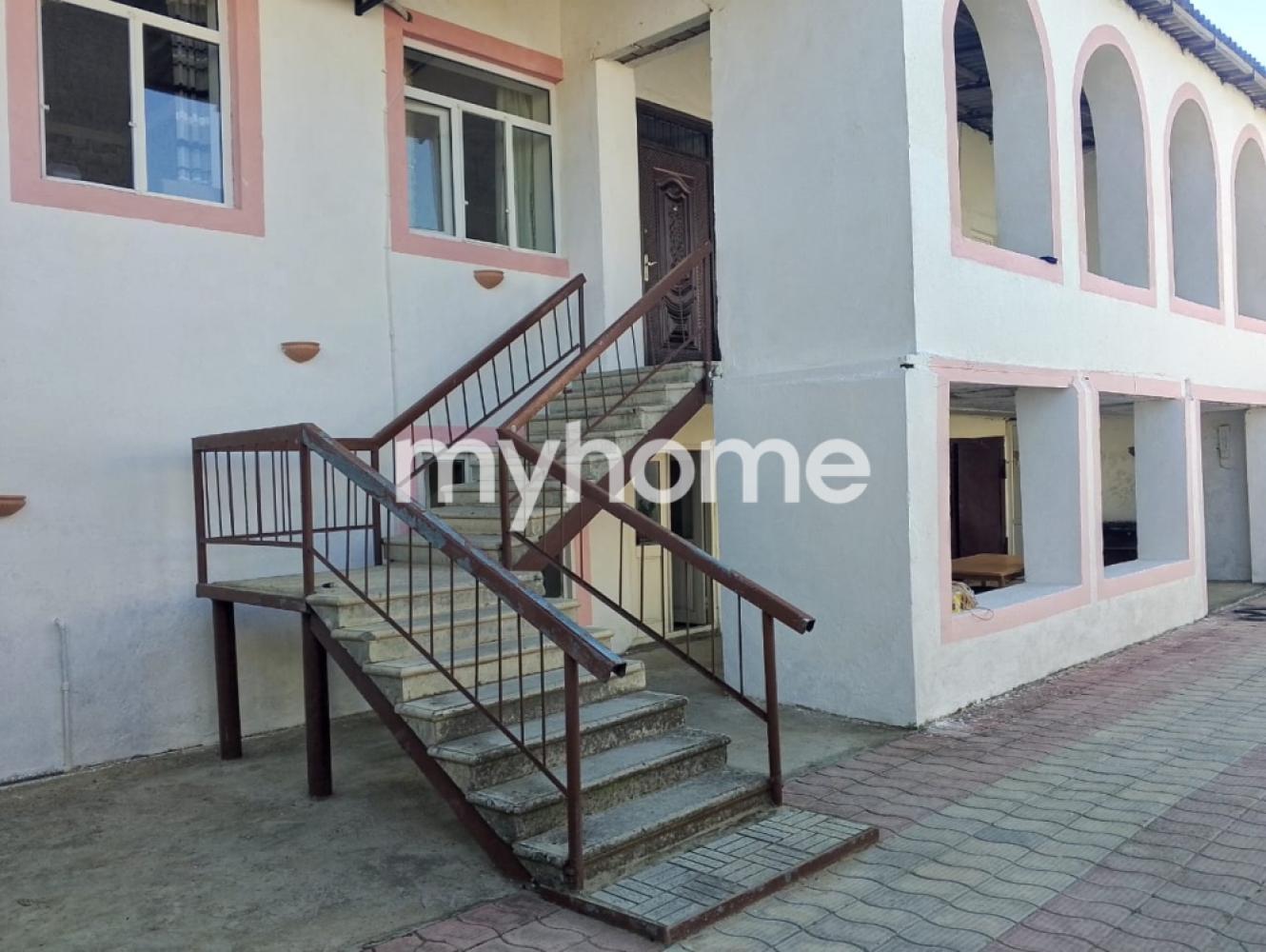 Buzovna qəsəbəsi 200m² həyət evi satılır