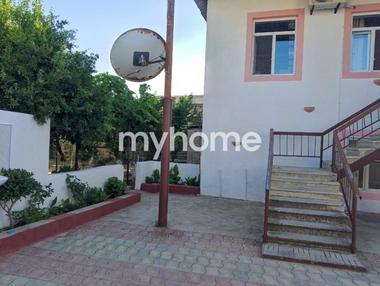 Buzovna qəsəbəsi 200m² həyət evi satılır