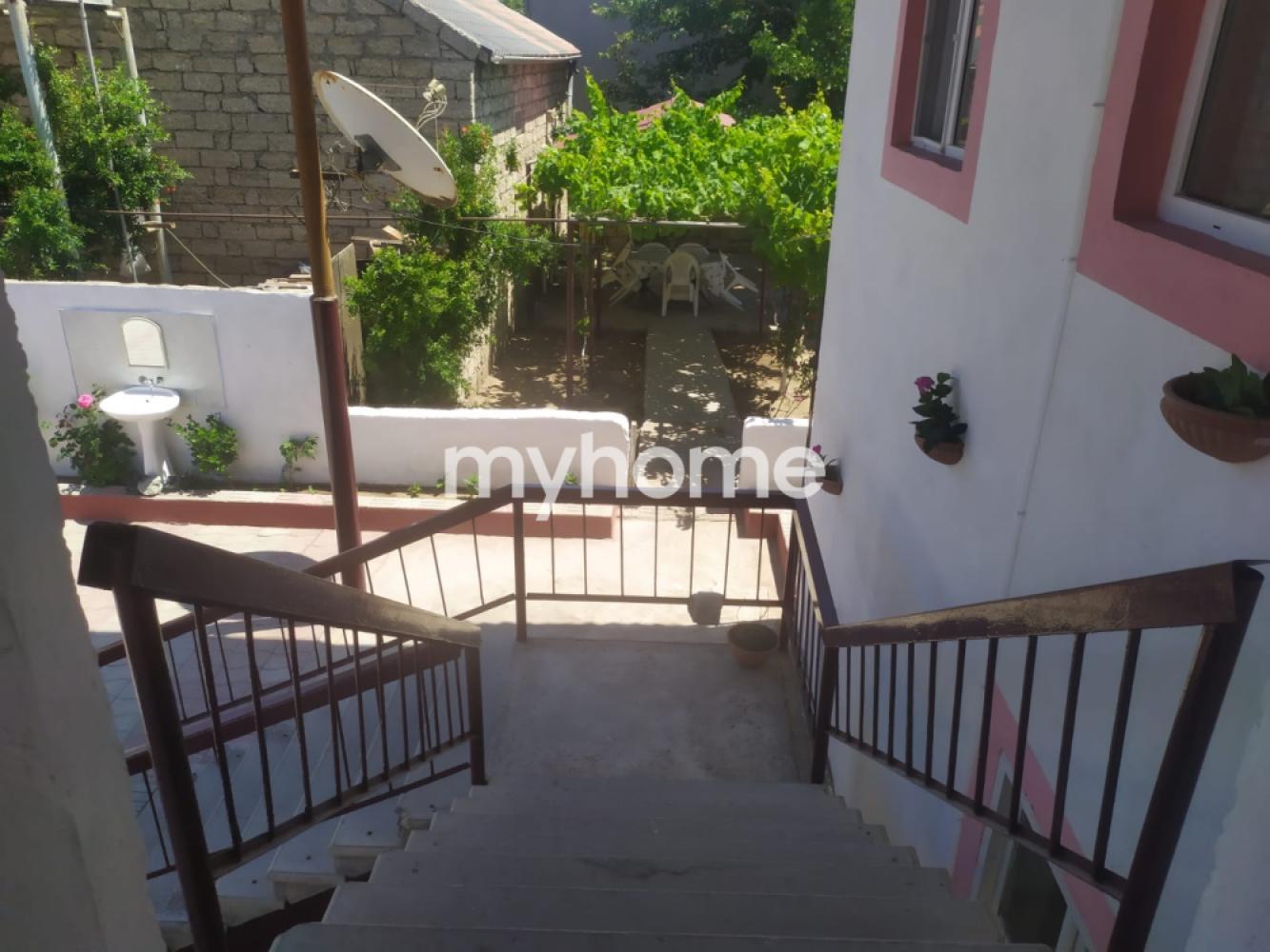 Buzovna qəsəbəsində 200m² həyət evi satılır Buzovna qəsəbəsində 200m² həyət evi satılır