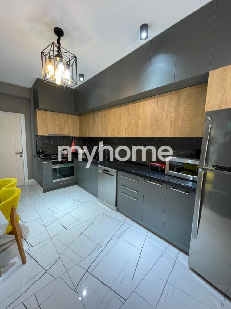 Yeni Günəşli qəsəbəsi 131m² mənzil satılır