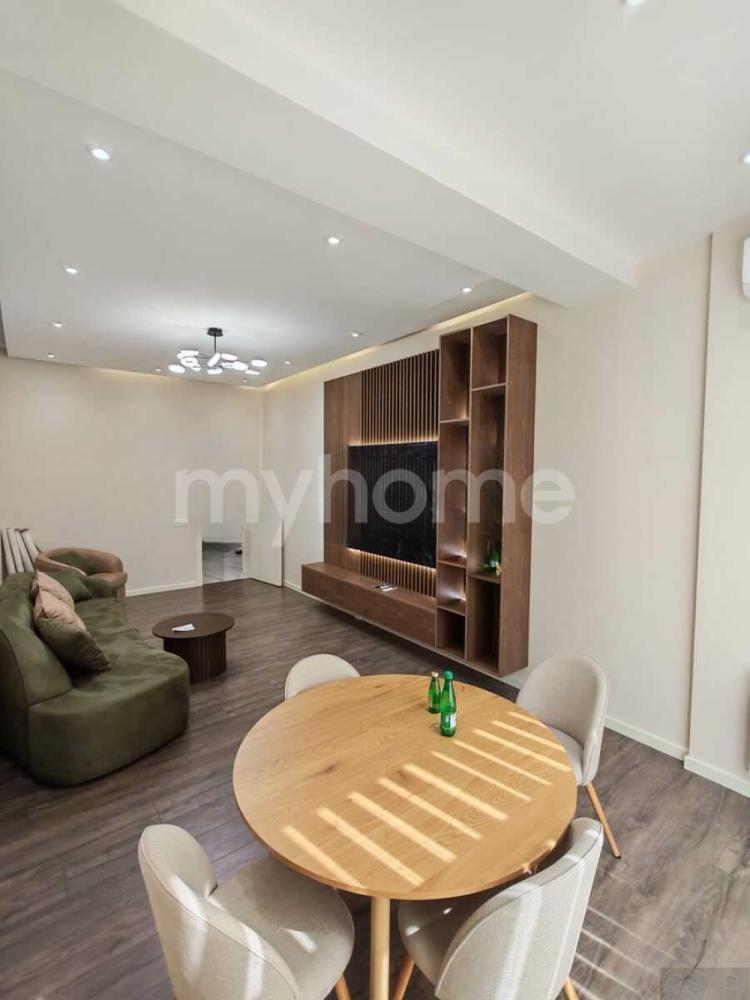28 May qəsəbəsi 72m² mənzil kirayə verilir