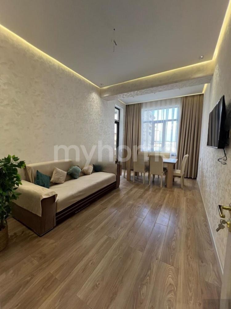 Bakı şəhəri 90m² mənzil kirayə verilir