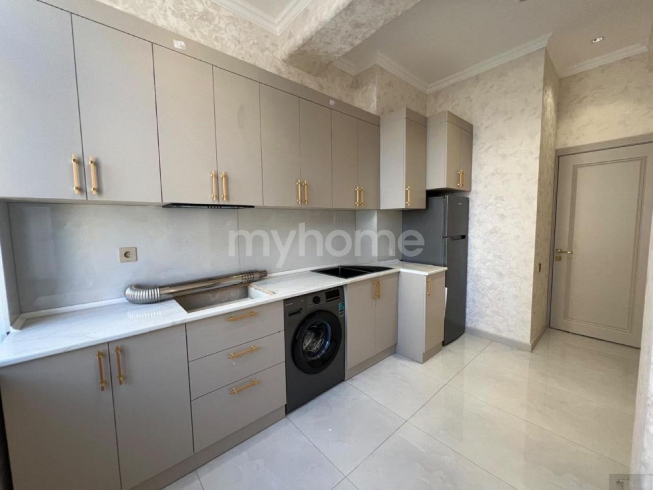 Bakı şəhəri 90m² mənzil kirayə verilir