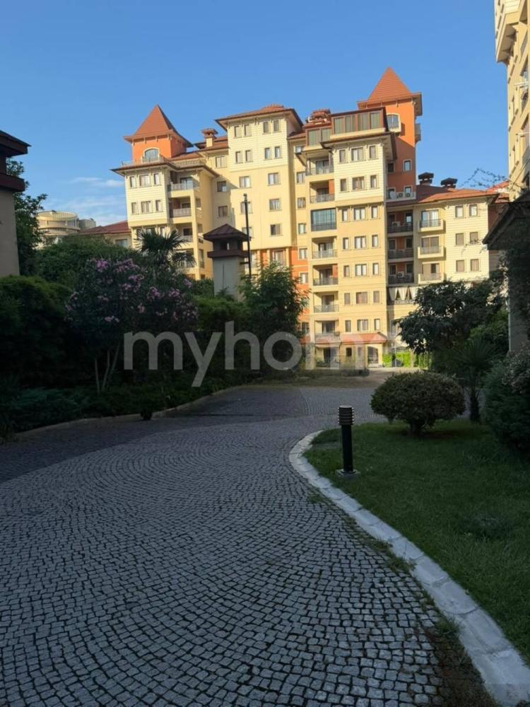 Bakı şəhəri 130m² mənzil kirayə verilir