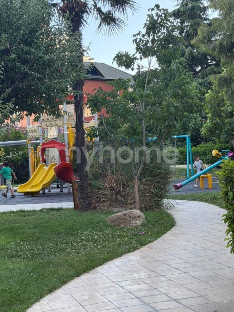 Bakı şəhəri 130m² mənzil kirayə verilir
