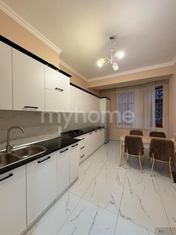 Bakı şəhəri 105m² mənzil kirayə verilir