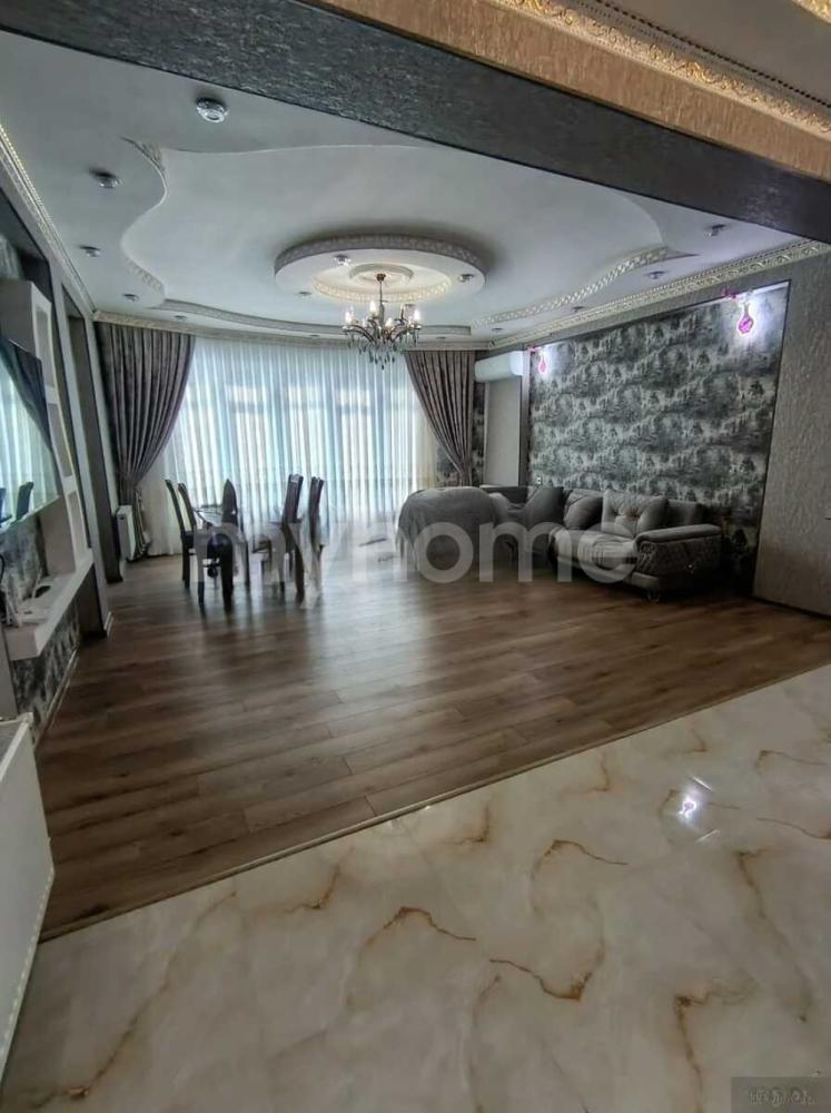 Gəncə şəhəri 130m² mənzil kirayə verilir