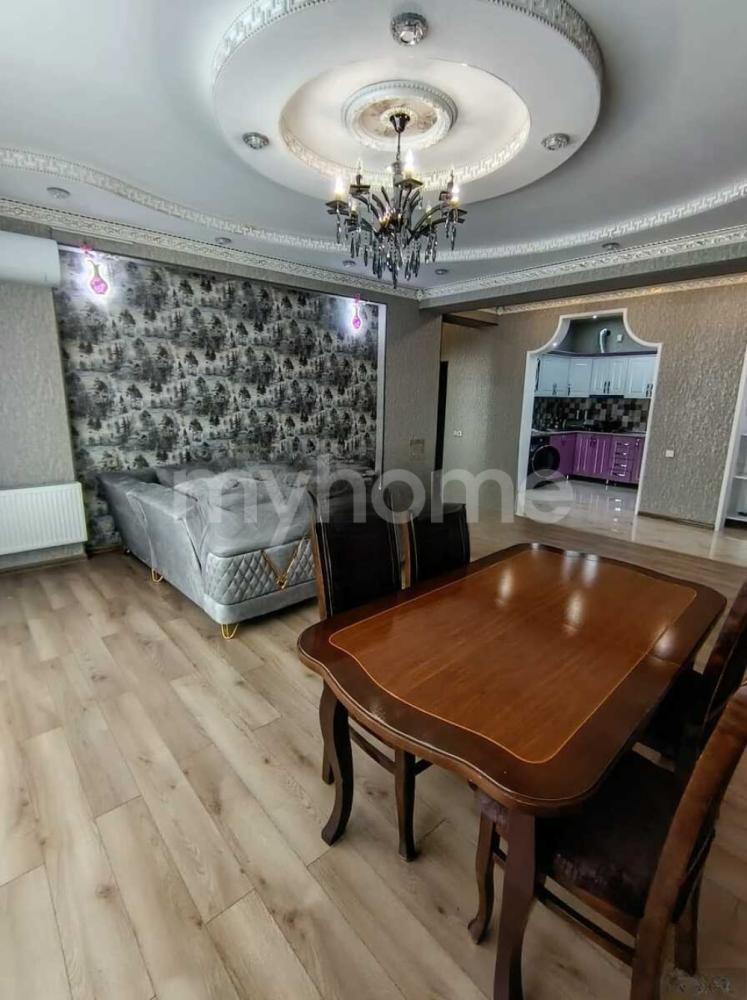 Gəncə şəhəri 130m² mənzil kirayə verilir