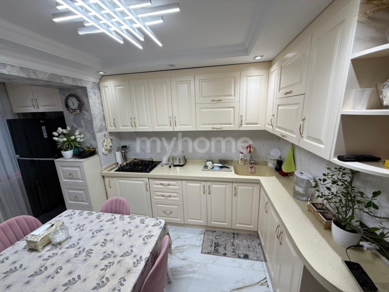 Bakı şəhəri 80m² mənzil satılır