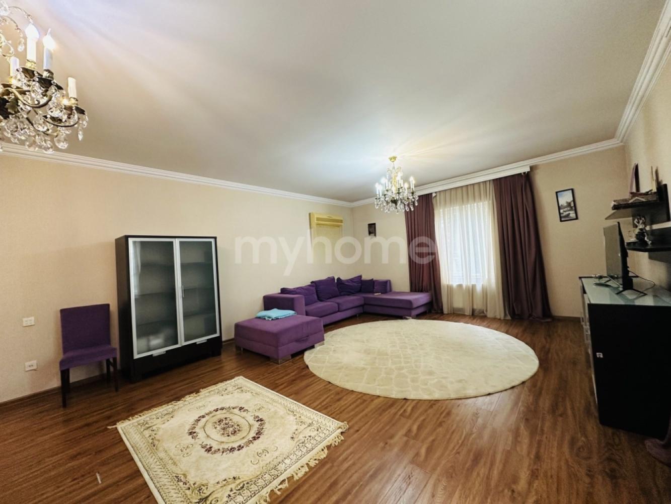 Bakı şəhəri 147m² mənzil kirayə verilir