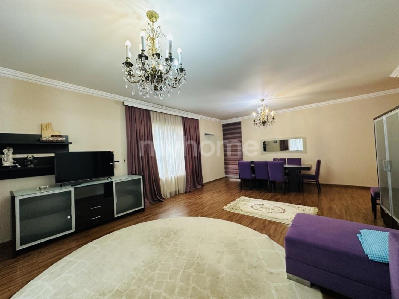 Bakı şəhəri 147m² mənzil kirayə verilir