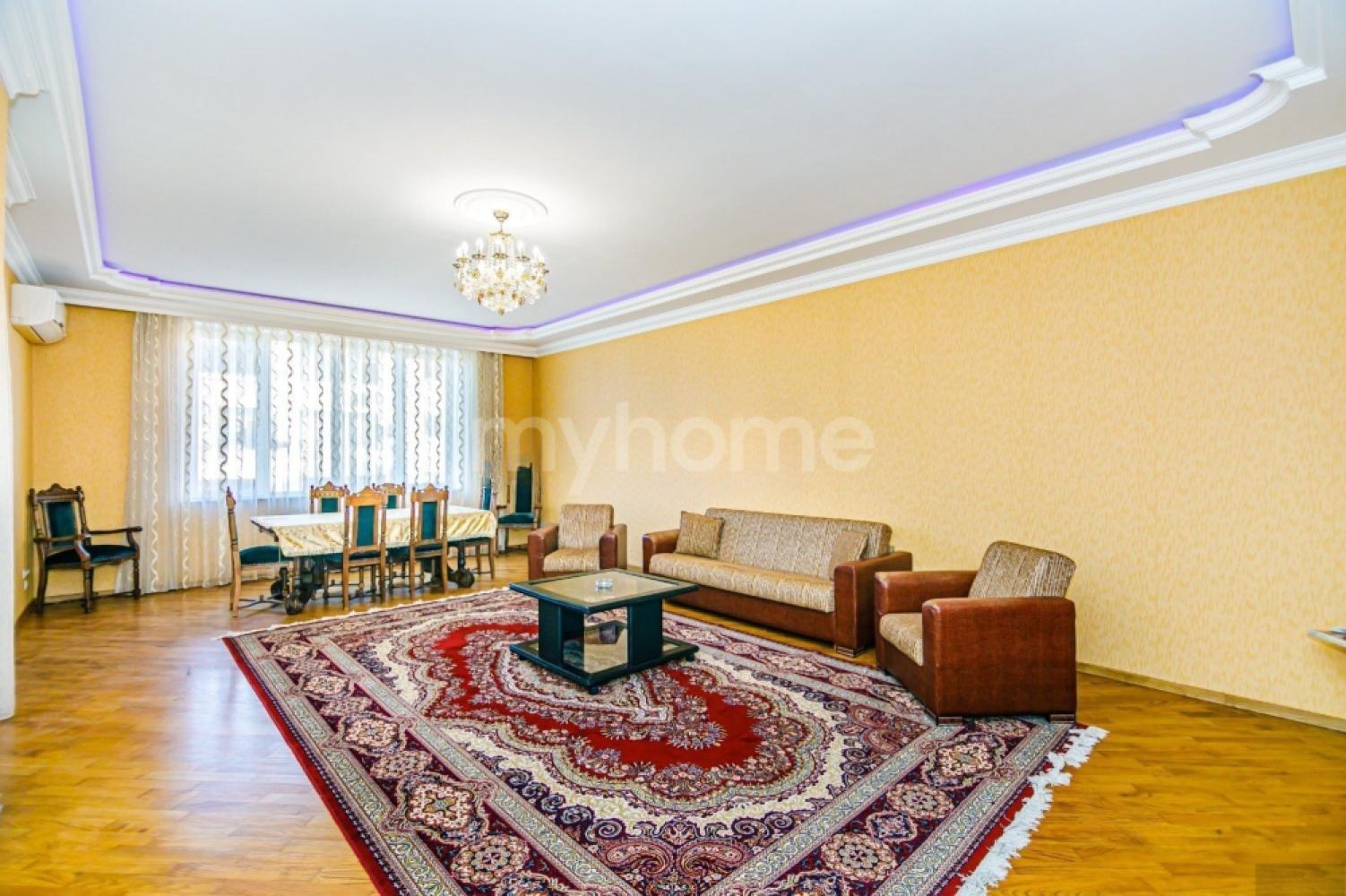 28 May qəsəbəsi 160m² mənzil kirayə verilir