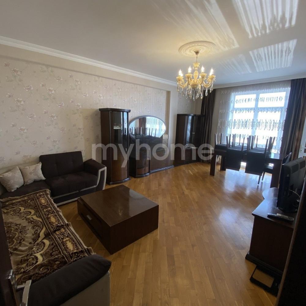 Bakı şəhəri 92m² mənzil kirayə verilir