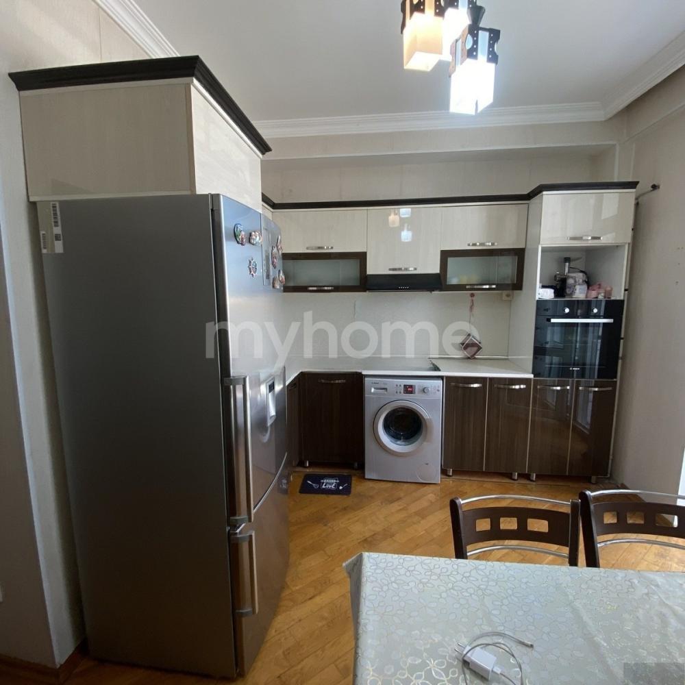 Bakı şəhəri 92m² mənzil kirayə verilir