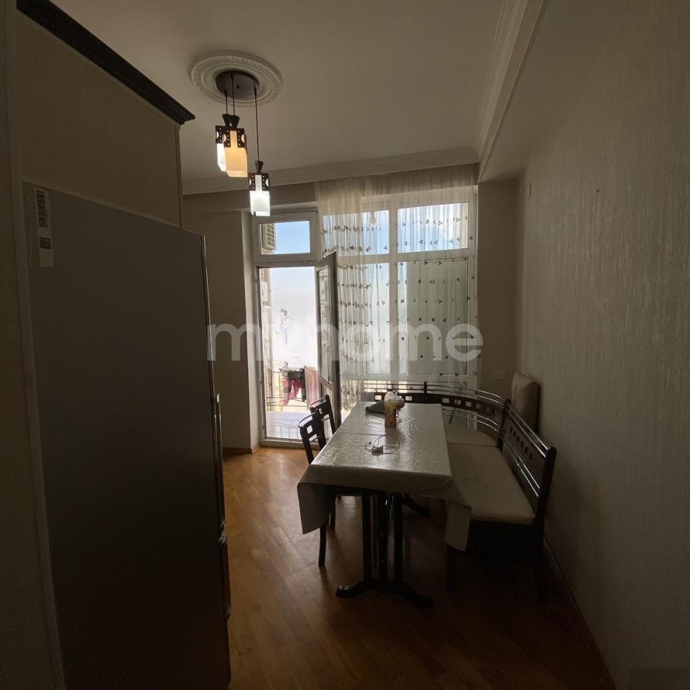 Bakı şəhəri 92m² mənzil kirayə verilir
