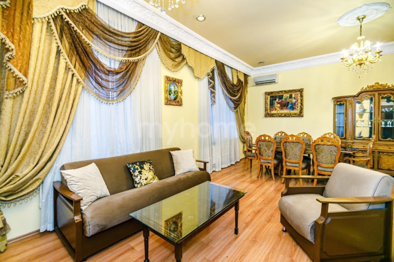 28 May qəsəbəsi 160m² mənzil kirayə verilir