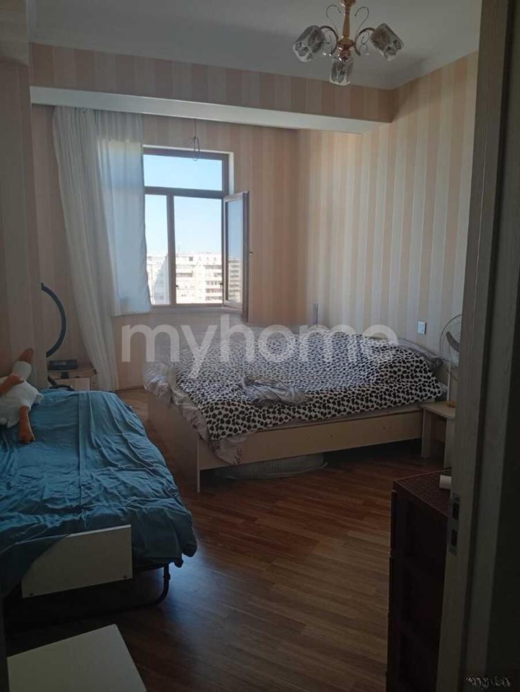Bakı şəhəri 70m² mənzil satılır