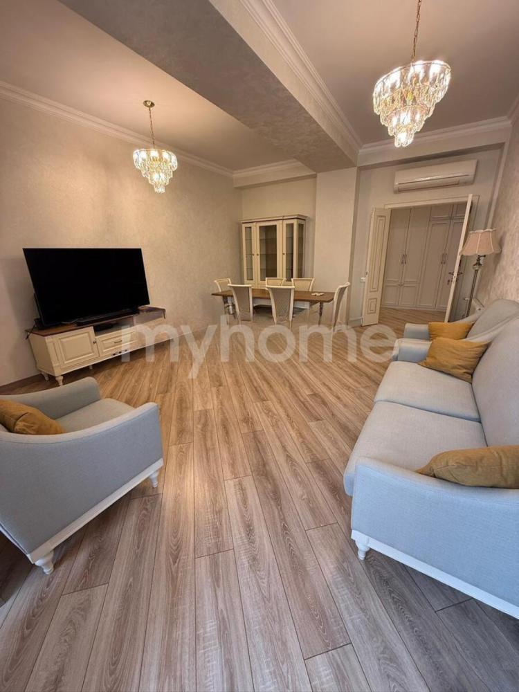 Ağ şəhər qəsəbəsi 160m² mənzil kirayə verilir
