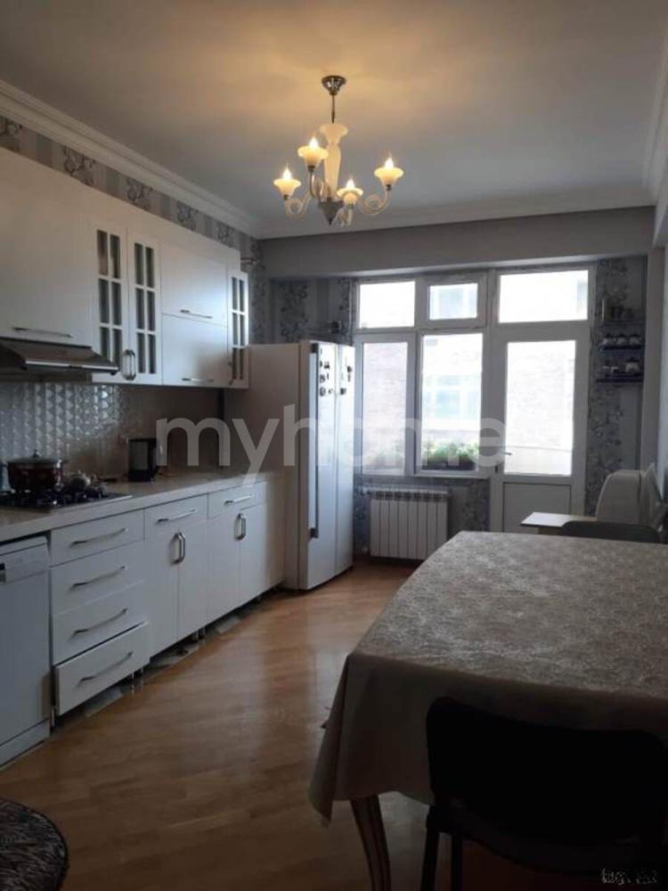 Bakı şəhəri 151m² mənzil satılır