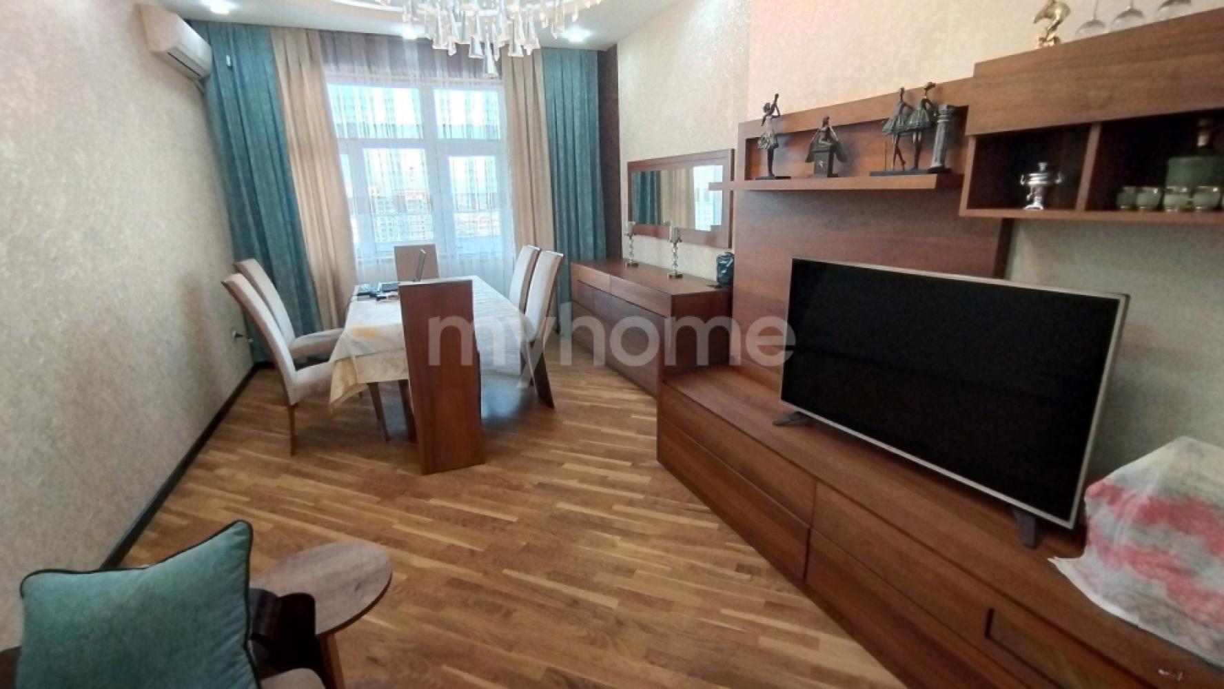 Bakı şəhəri 80m² mənzil kirayə verilir