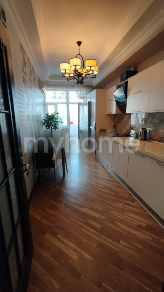 Bakı şəhəri 80m² mənzil kirayə verilir