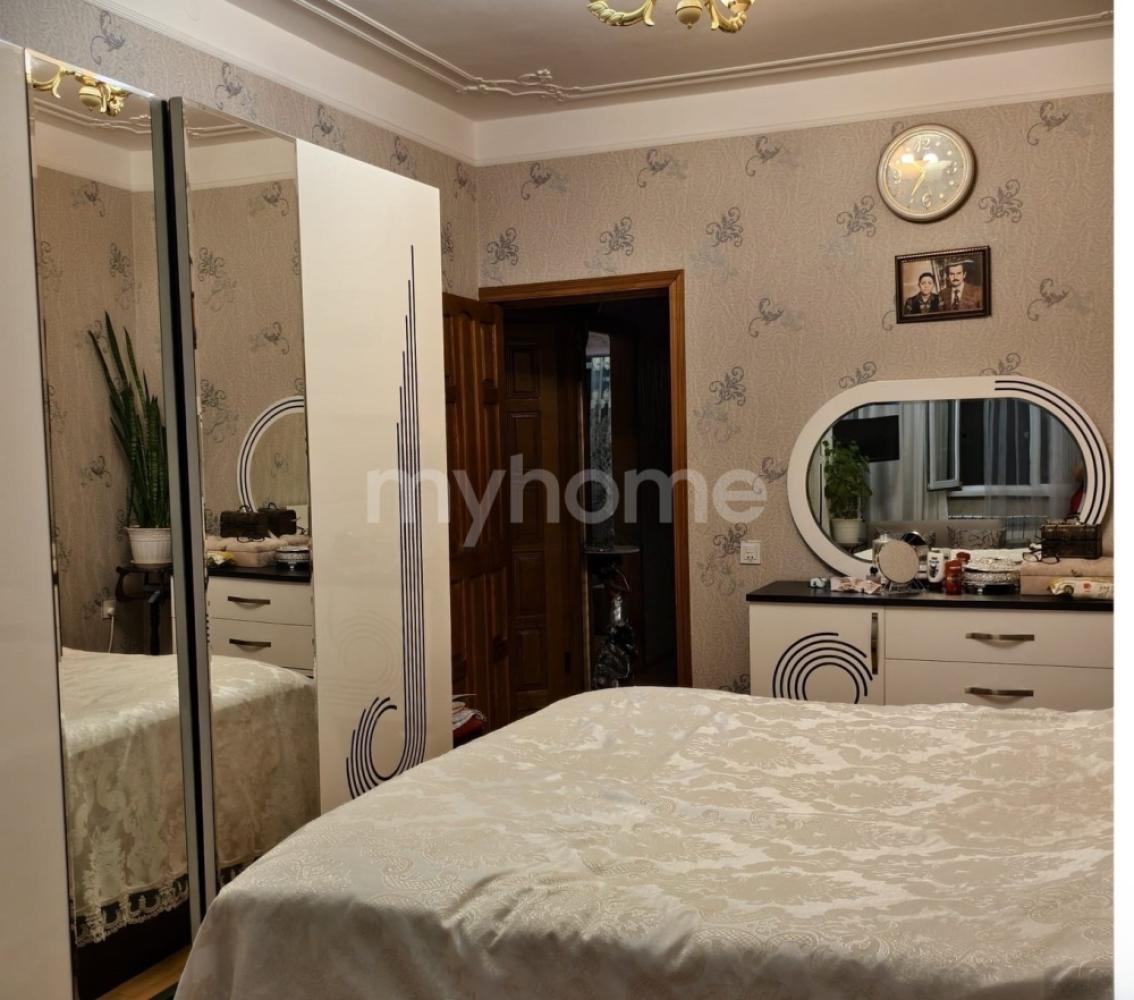 8-ci mikrorayon qəsəbəsi 82m² mənzil satılır