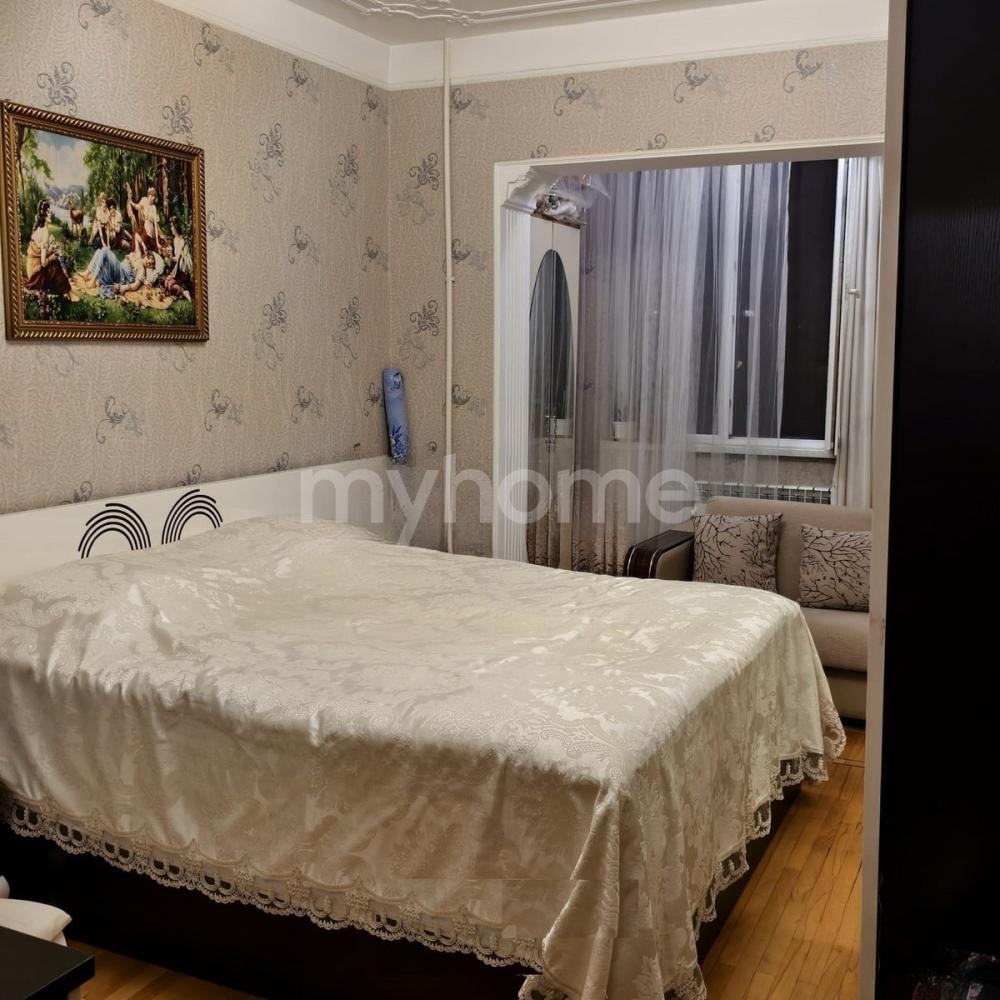 8-ci mikrorayon qəsəbəsi 82m² mənzil satılır