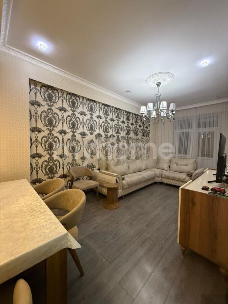 Badamdar qəsəbəsi 82m² mənzil satılır