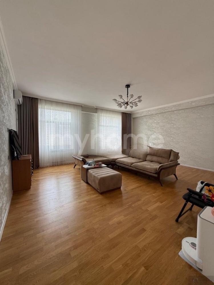 Yasamal qəsəbəsi 157m² mənzil satılır